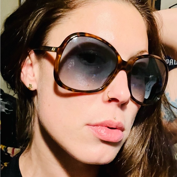 Givenchy authentic oversized sunglasses for women - Picture 3 of 12